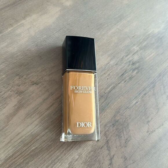 DIOR- Dior Forever Skin Glow Foundation SPF 15- shade 4.5 -new without box - Picture 1 of 3